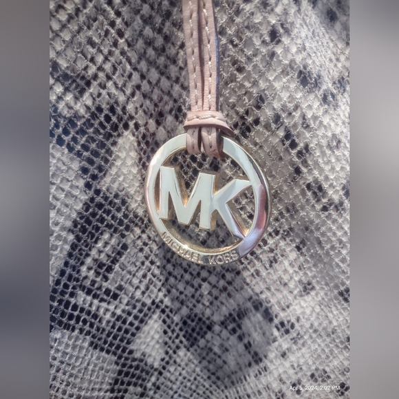 Michael kors purse - Picture 3 of 6